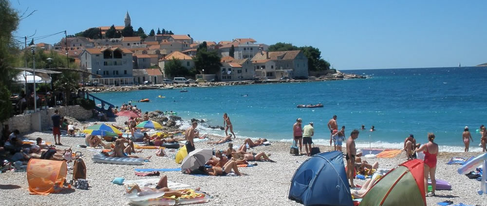 Beaches in Sibenik, Dalmatia, Croatia. Photos, maps and descriptions of